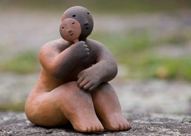 sitter holding mask